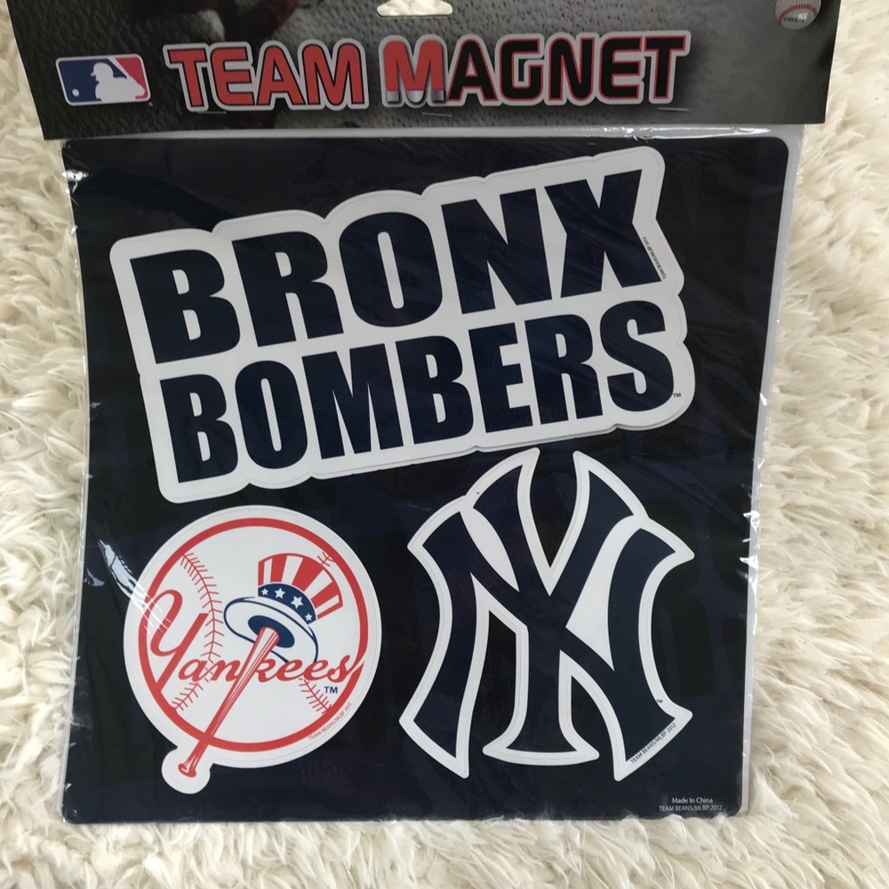 NWT ~NEW YORK YANKEES/BRONX BOMBERS MAGNET DECAL~